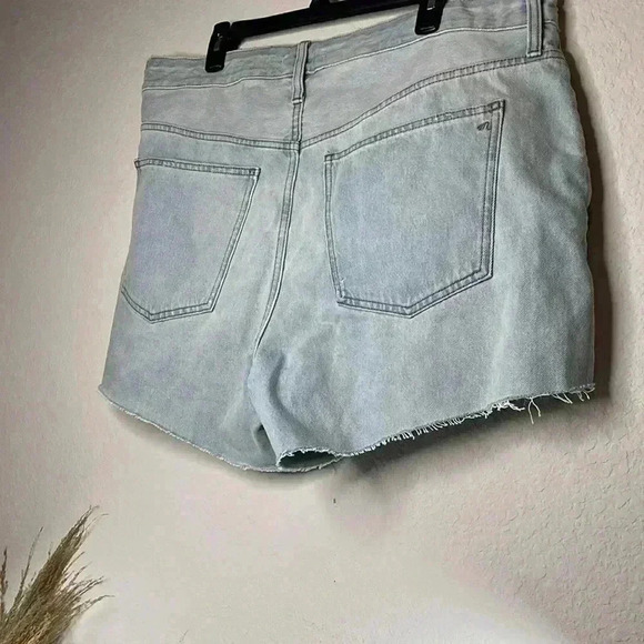MADEWELL - MID RISE , RELAXED
DENIM SHORTS SIZE 14W - Picture 10 of 13